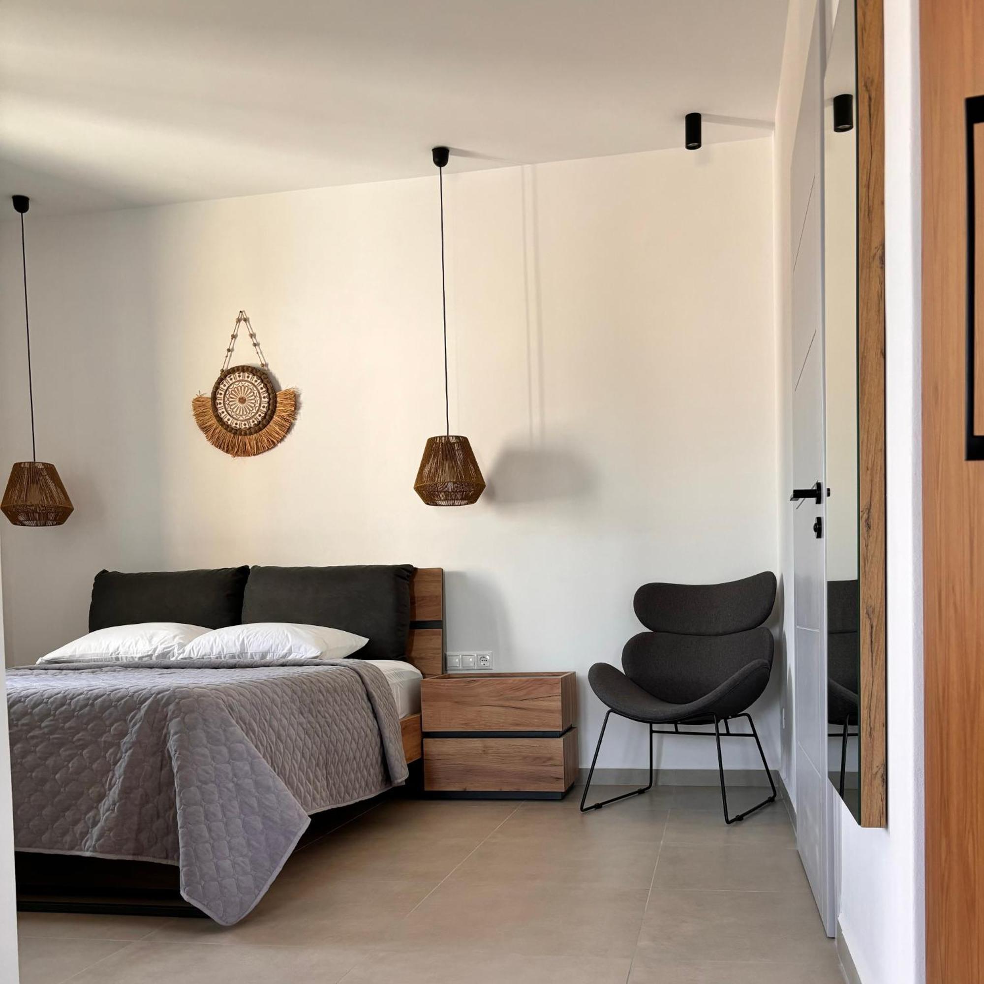 Pyrra Apartment *